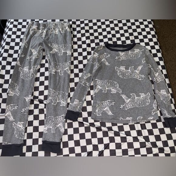 After a size 8 polar bear two piece pajamas - Picture 1 of 2